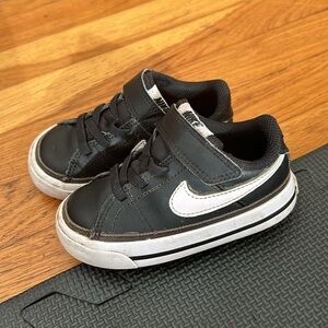 Toddler Nike Court Legacy Low-top Velcro Sneakers Black and White Size 6